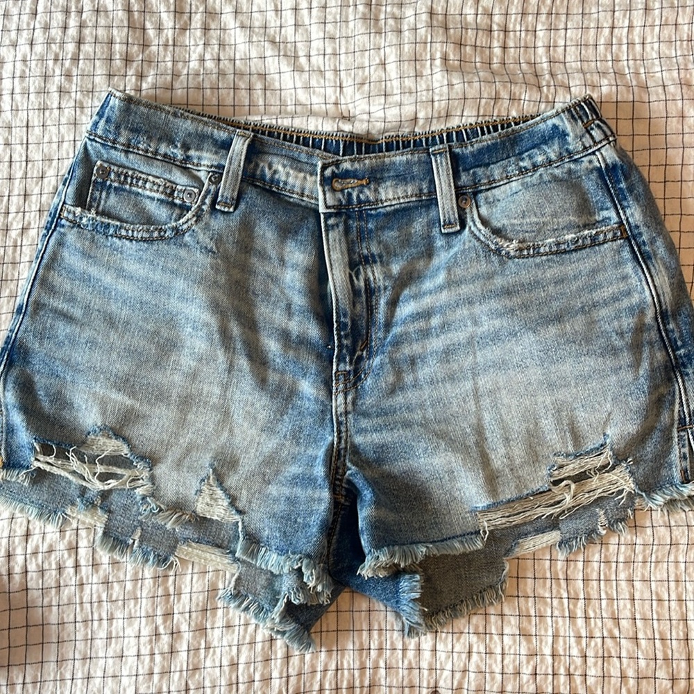 Excellent condition Aerie distressed daydream denim shorts